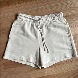 Vince Essential Pull-On Short ⚪️
